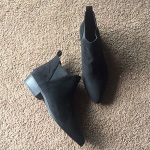 Forever 21 Suede Pointed Black Chelsea Boots